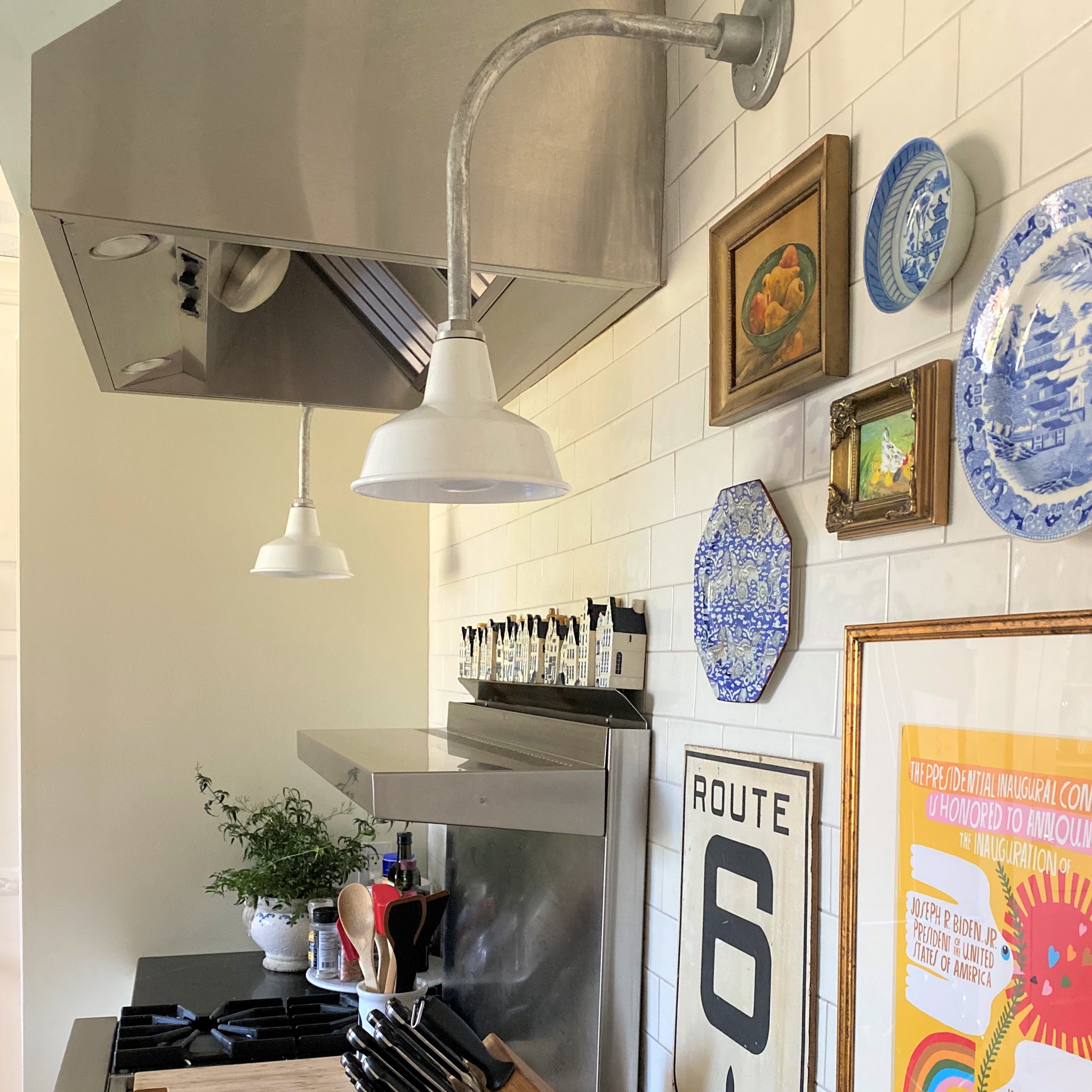 Avalon Gooseneck Light | Photo Courtesy of Hill House Design